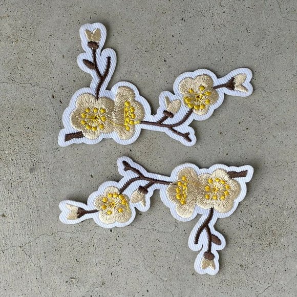 Embroidery Patches Iron On Applique Craft Clothes Flower Patches Lot of 2 - Picture 3 of 9